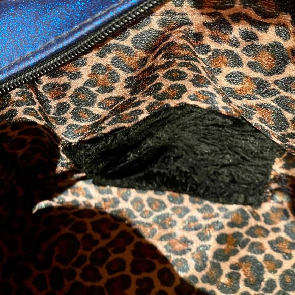 ONE TIME PRICE -- THEN IT'S GONE!  WICKED PURSES -- CANADA RETRO-STYLED PURSE - Picture 8 of 9